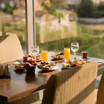 North Point Hotel 4*