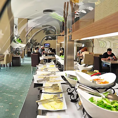 Hotel North Point 4*